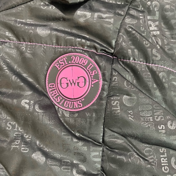 -NWT- Girls with Guns parka vest.       T5 - Picture 7 of 10
